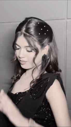 ✨ Dressed in black, carrying confidence like a crown. 🖤
Mo