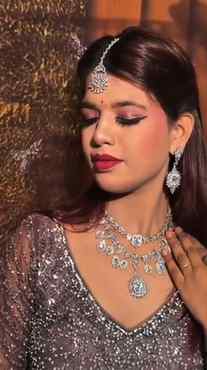 ✨Ethereal glam with a hint of sparkle💜
.
Makeup @sunitas_be