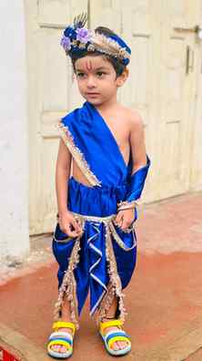 For my little kanha, whose favourite colour is blue 💙
.
.
.