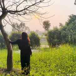 Berang hawayein......🍃
.......🙃mujhe na jaane..
De gayi s