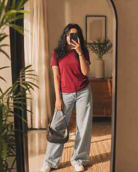🤍Sometimes the simplest outfits make the strongest statemen