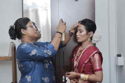 Tribeni’s bridal morning, frame by frame 🤍
From mekhela pl