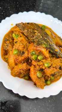 Aloo Matar ki simple si sabzi, lekin taste ekdum dhaba style