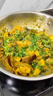 Aloo Baingan ki simple ghar wali sabzi 😍🍆🥔
Roti ke saath