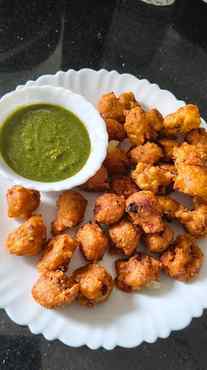 “Chai ke saath ye crispy Moong Dal Pakode ban gaye toh plate