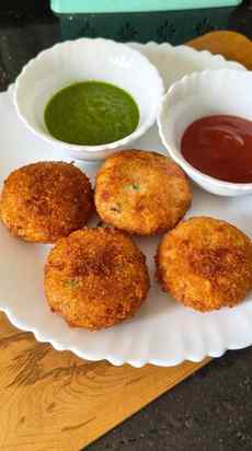 Bahar se crispy 🤤 andar se soft! 🥔❤️
Ye aloo cutlet chai