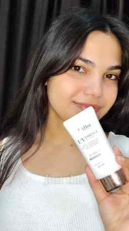 Not makeup. Not a filter. Just d'Alba Tone-Up Sunscreen work
