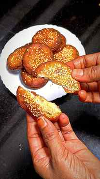 Maharashtra’s Traditional Sweet🤩 | Authentic Anarsa Recipe 