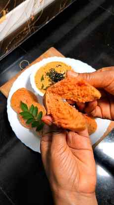 Rava Masala Idli With Coconut Chutney