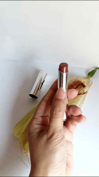 A little colour, a lot of elegance. 💄✨
Flormar lipstick —