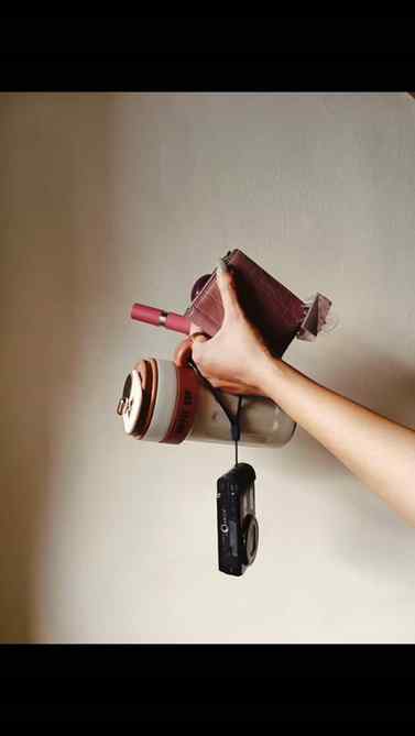 A woman’s grip tells a story. 🤎📷☕

Coffee for the slow mom
