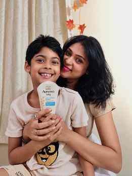 With the Aveeno Baby Daily Moisturizing Lotion,
bedtime rou