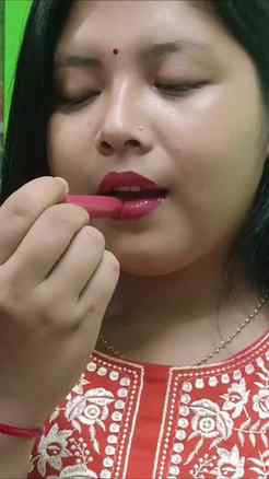 Girl's buy this glossy lip stick 😍