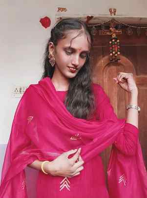 ~Feeling desi, looking classyy🦢🪞✨️.......