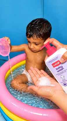 Baby bath time, made gentle & easy 🛁🤍
With Milk Protein &