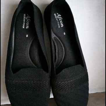 You might like this "Comfortable Black Memory Foam Flats" >>