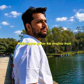 Ghar ka majnu, bahar ka gentleman. 😉✨
Living life one momen