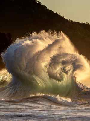 Wave peaks. Photographed by @daily_salt
