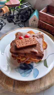Bourbon biscuits + French toast = THIS indulgent dream! 🤌🍪