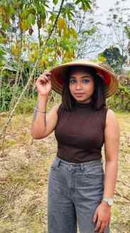 🌾 വിയറ്റ്നാമിന്റെ പച്ചപ്പിലൂടെ
മണ്ണിനോടുള്ള സ്നേഹവും കഠിനാ