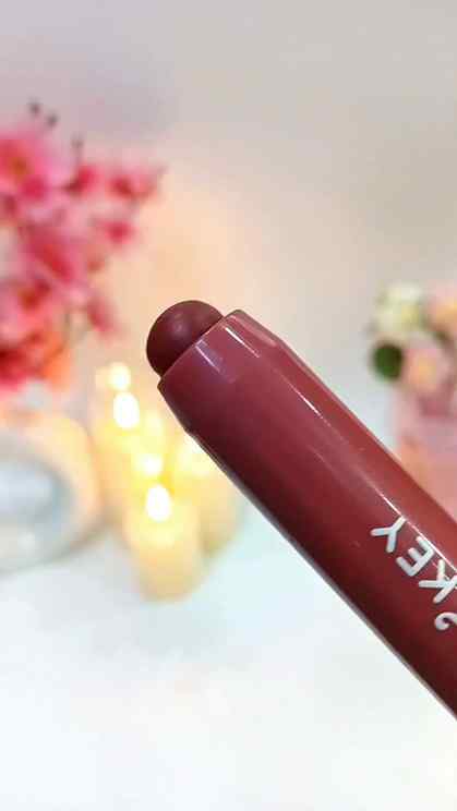 💗 Meet your new everyday lip essential! This Dot & Key Melt