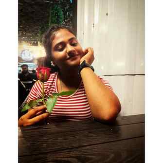 A rose was available, so I posed...🌹.. Nothing special✨

. 