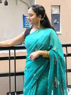 Saree pehen ke confidence alag hi level ka aa jata hai 😍✨ A