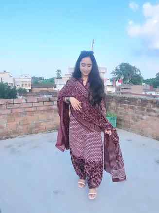 Suit, jhumka, aur ek pyaari si smile.

​#OOTD #EthnicWear #D