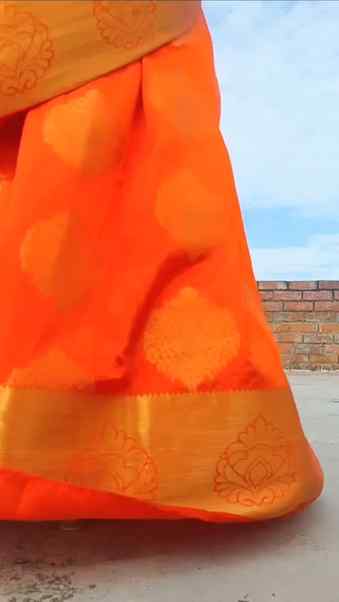 Saree, sky & serenity... that's the vibe. ✨🌤️🧡
#viralreel