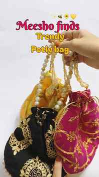 Girlyyy, stop using boring hand bags โ
This trendy potli ba