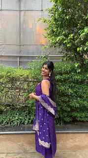 Kaisi laag rhi hoon?
.
.
.
.
#grwm #explorepage #teej #tradi