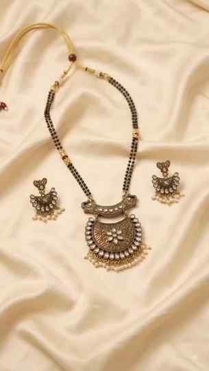 “जब jewellery इतनी खूबसूरत हो… तो नजरें खुद रुक जाती हैं। ✨�