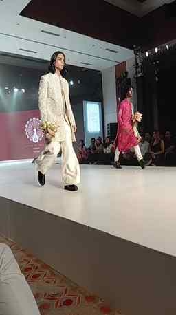@feminaindia @graziaindia fashion showl @houseofindusofficia