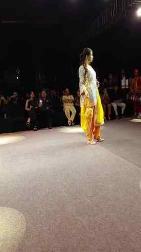 @calcuttatimes @timesfashionweek 1st day designer @rosyahluw