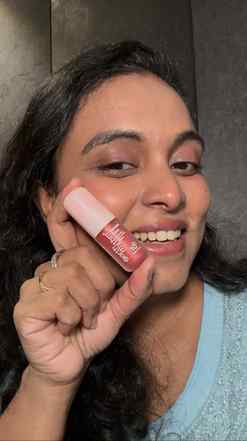 #ad ✨ One tint, three festive uses!

Lips, cheeks & eyes — t