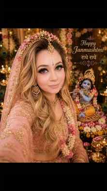 "Radhe Radhe💙🦚Agar Kanha ji se prem hai,
comment mein 'Rad