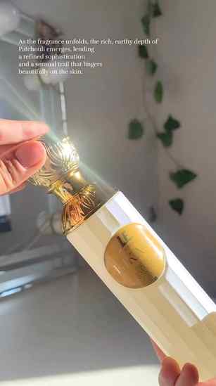 La’ French hikaya Lunar Moon Perfume✨
Super fresh and long l
