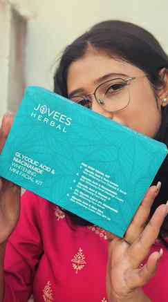 Festive glow is on✅️
#Jovees #JoveesHerbal #GlowWithJovees #