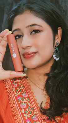 A little festive glam, a little Bengali girl magic, and lips