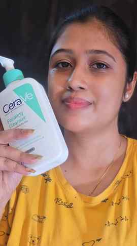 তৈলাক্ত ত্বকের জন্য cleanser খুঁজছো? 👀💙
Meet my skincare r