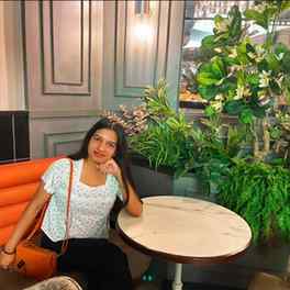 Warm lights, warmer heart, and a bit of greenery.🍃🧡

#cp67