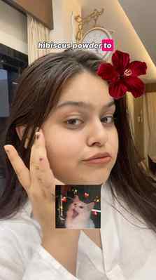 Adding @rosavinebeauty Hibiscus Powder to my self-care routi