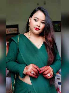 🌿 सादगी में भी एक अलग ही शान है, और मुस्कान में मेरी पहचान 