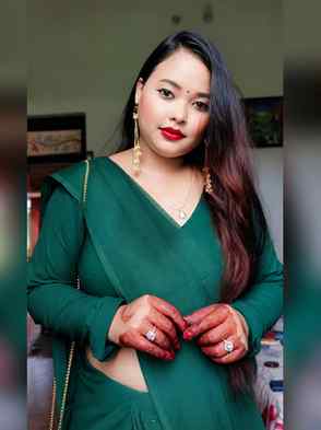 🌿 सादगी में भी एक अलग ही शान है, और मुस्कान में मेरी पहचान 