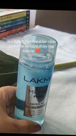 💧 Never sleep with your makeup on! 💙
Healthy skin starts