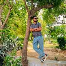 "भीड़ का हिस्सा नहीं, भीड़ की वजह बनना पसंद है। 🌿✊"
.
.
.
#