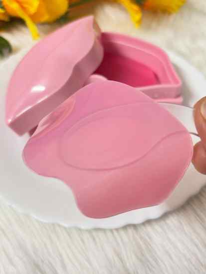Give your lips the ultimate care and softness with this gorg