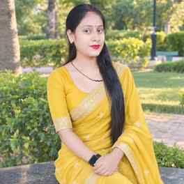 Yellow sadi mein main kaisi lag rahi hun friends 😊😊