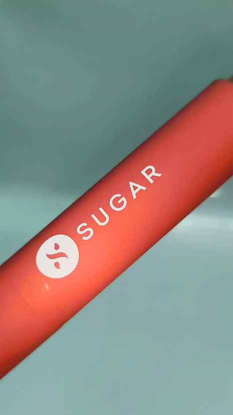 SUGAR Glide Peptide Plumping Gloss Stick ✨

The shine is so 