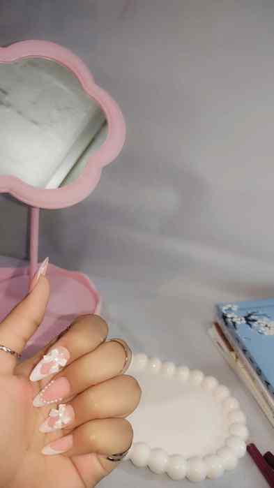 Meesho finds lip gloss 
#lipgloss 
#lipglossaddiction 
#lipg